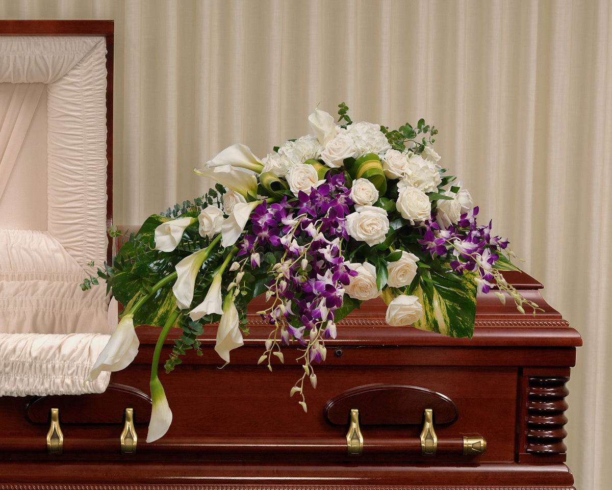 CV-08 Casket cover de rosas, lirios cala, orquídeas y hortensias