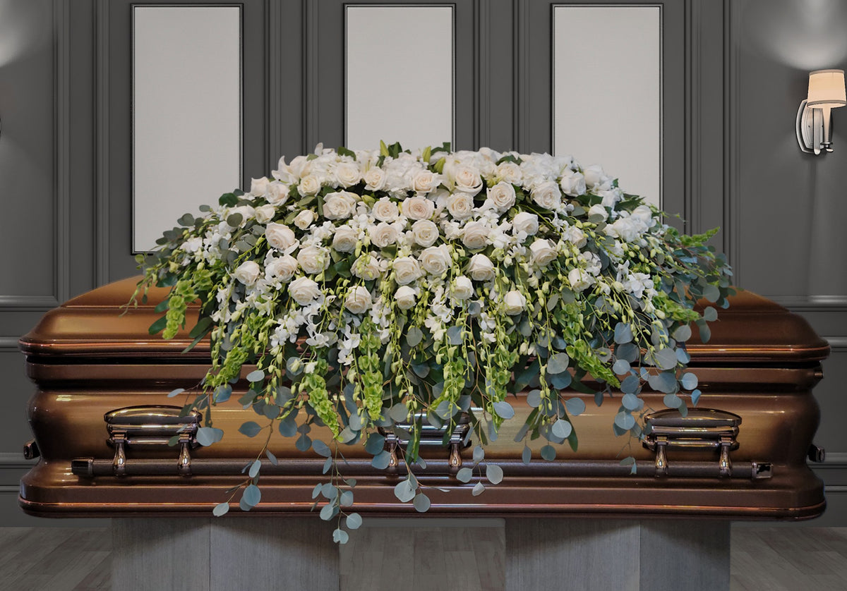 CV-16 Casket cover de rosas, orquídeas, lirios, hortensias y campana de Irlanda