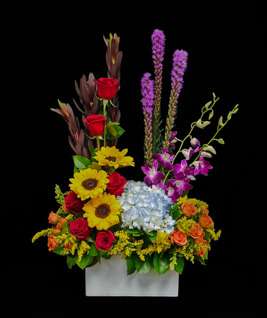 M-14 Arreglo de girasoles, rosas, liatris, spray roses, orquídeas y hortensia