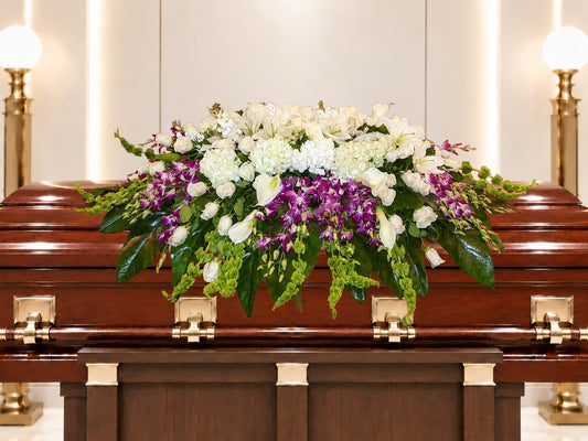 CV-14 Casket cover de rosas, lirios cala, orquídeas, hortensias, stocks, campana de Irlanda y lirios casablanca