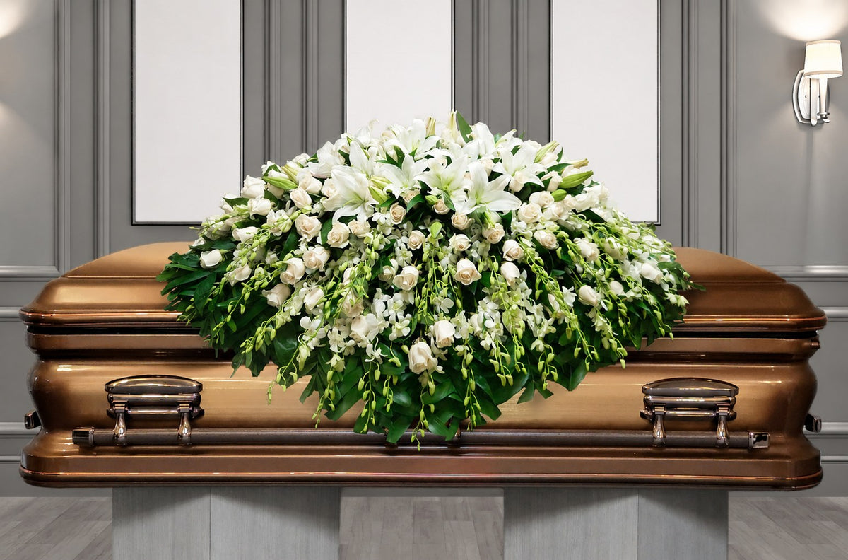 CV-15 Casket cover triple de rosas, orquídeas y lirios casablanca
