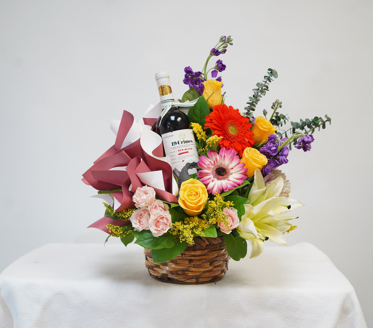 HB-5 Arreglo de rosas, crisantemos, gerberas, lirios concador, spray roses y stocks