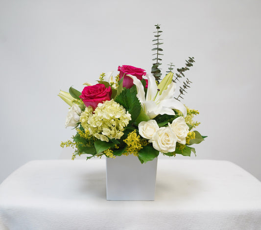 N-4 Arreglo de rosas, lirios, hortensia y spray roses
