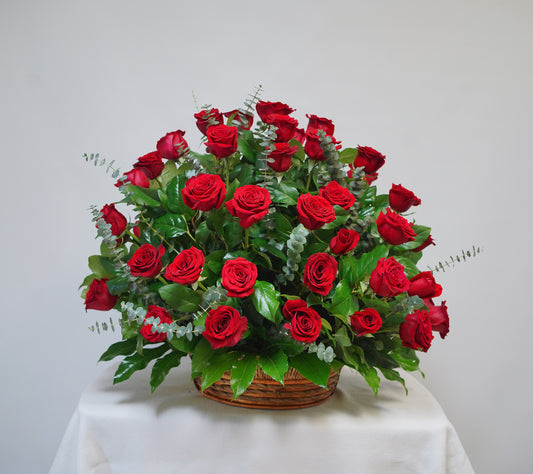 VD-25 Arreglo de cuatro docenas de rosas