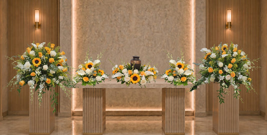 UR-21 Set de urna de rosas, lirios cala, orquídeas y girasoles: urna y 4 arreglos