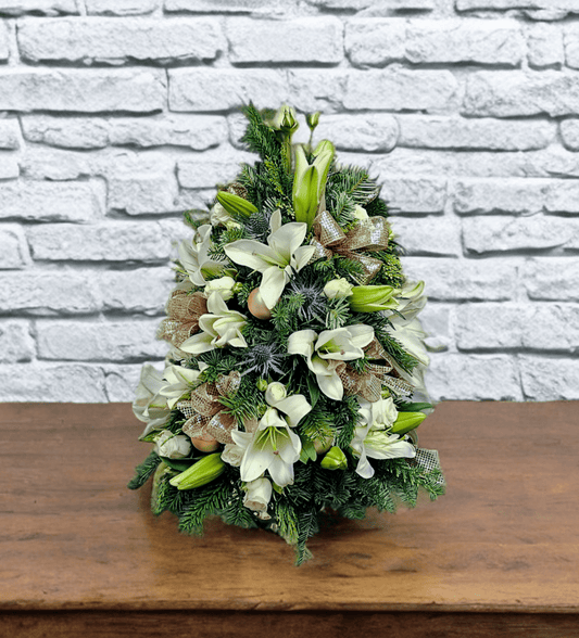 ND-27 Arbolito de Navidad de lirios, spray roses y eryngium